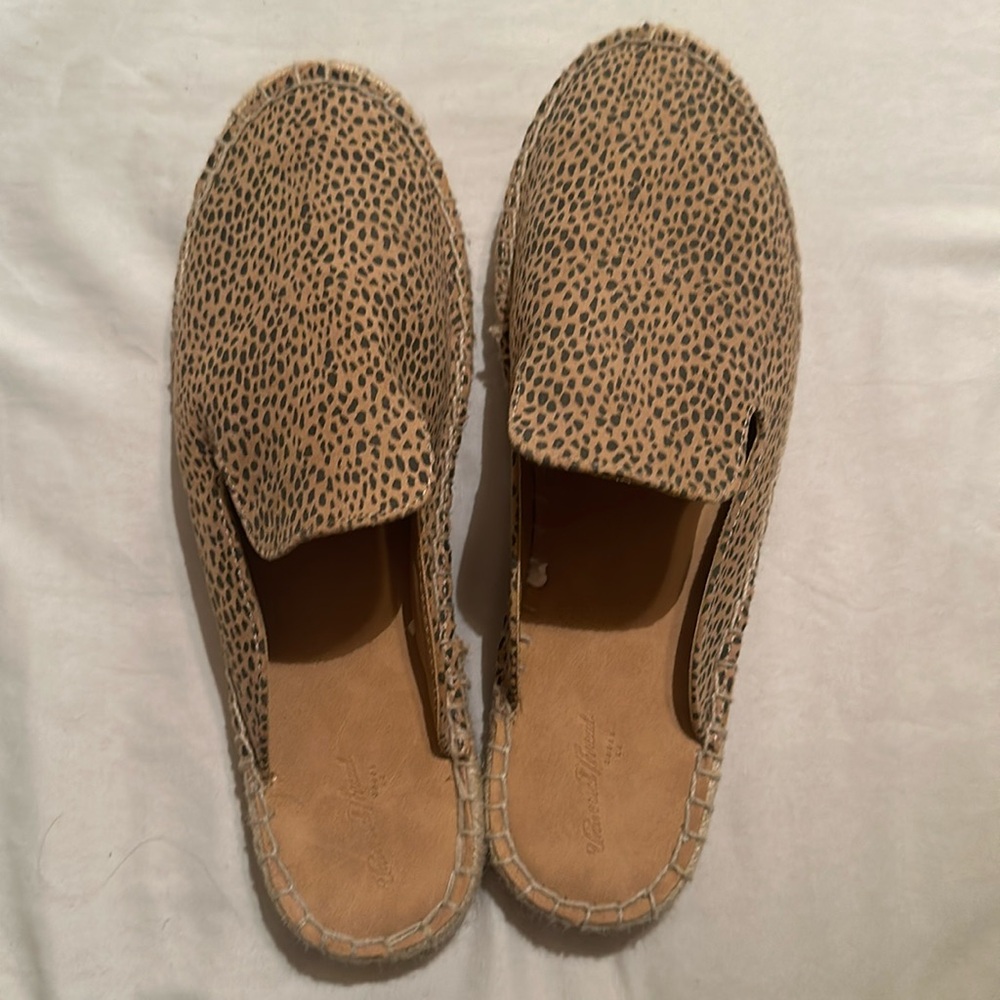 Universal thread cheetah print shoes. Worn once 9 1/2 women’s